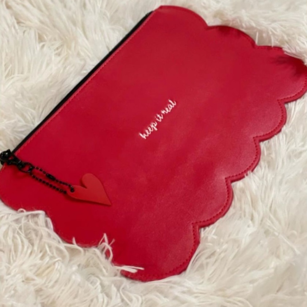 red heart clutch